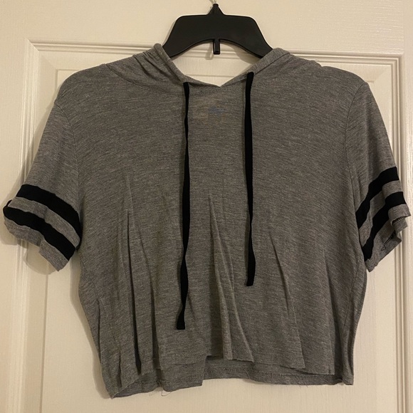 6 Crop Tops - Picture 4 of 8